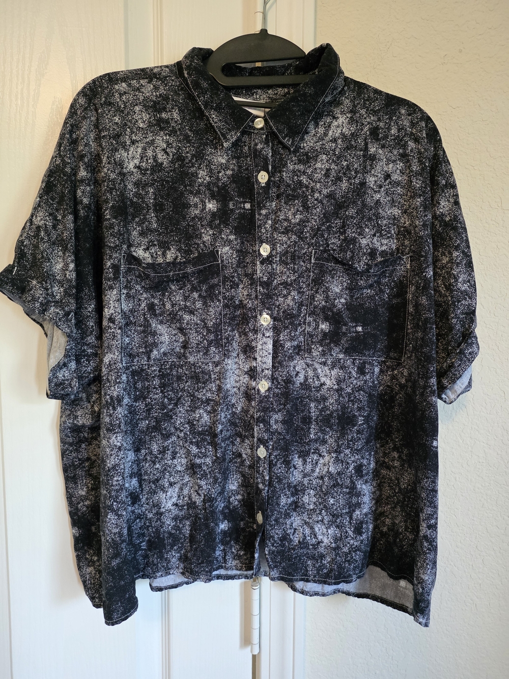 Black Mineral Wash Short-Sleeve Button-Up Shirt Lularoe M